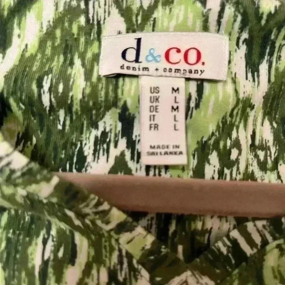 Denim and Company V-neck Short Sleeve Top - Picture 3 of 5